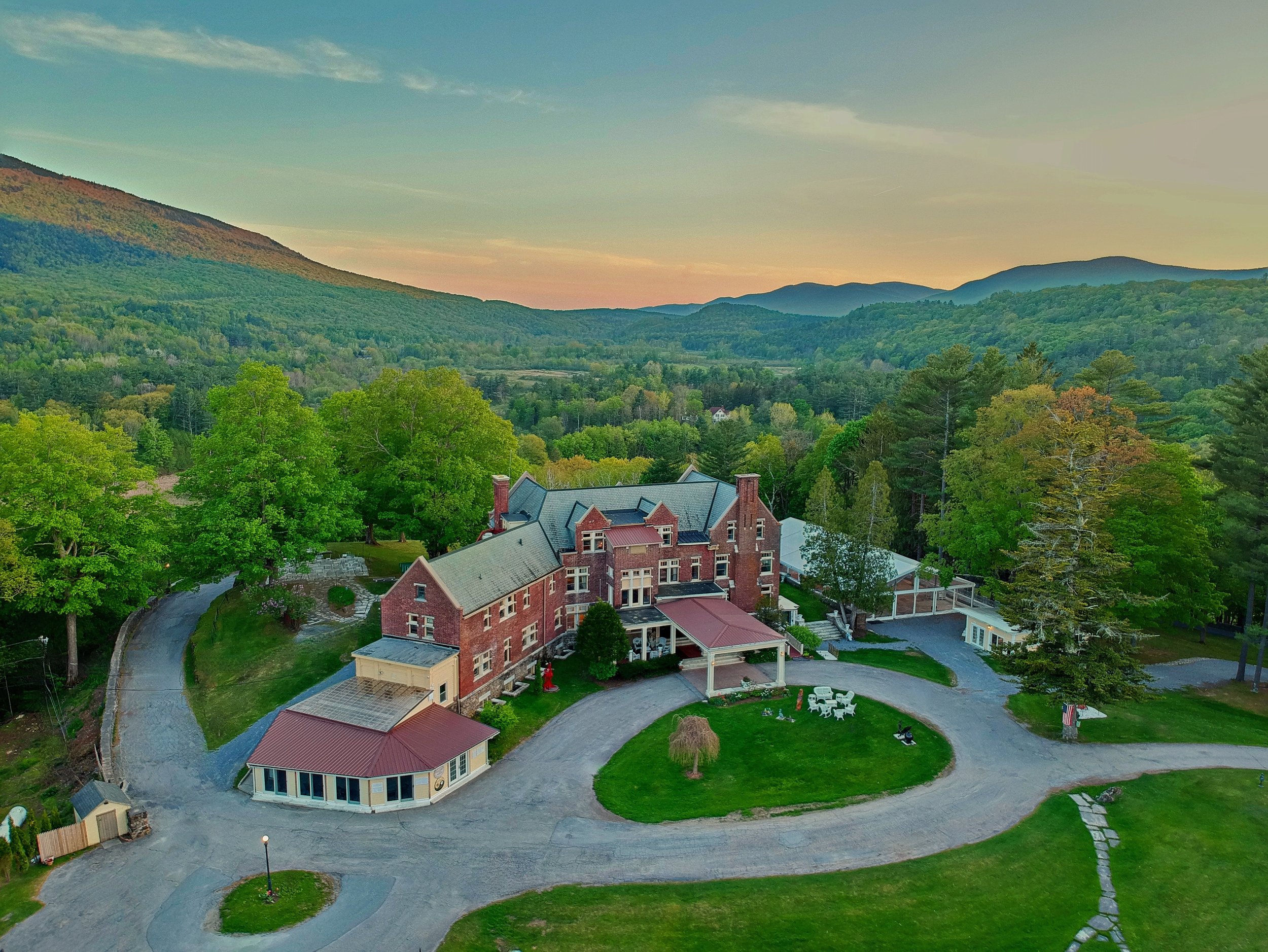 The Wilburton mansion spring dusk