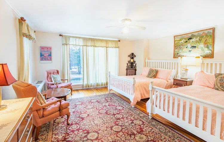 BVM+4,+2+doubles+facing+window