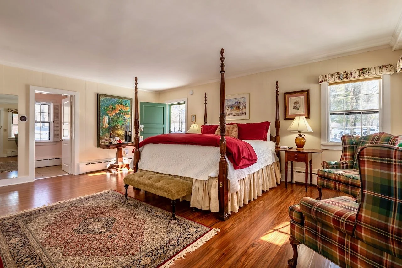 Bachelor+Buttons+Room+32+facing+entry