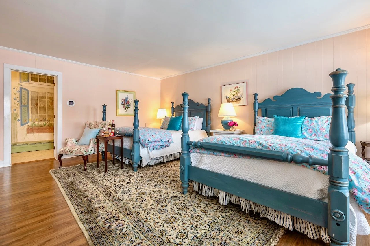 Morning+Glory+facing+mural+bathroom+Room+30