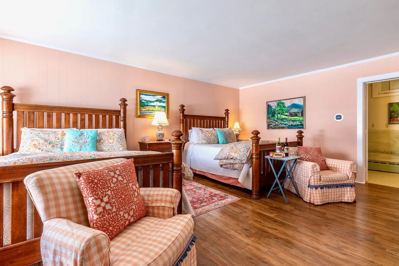 zinnia+facing+bathroom